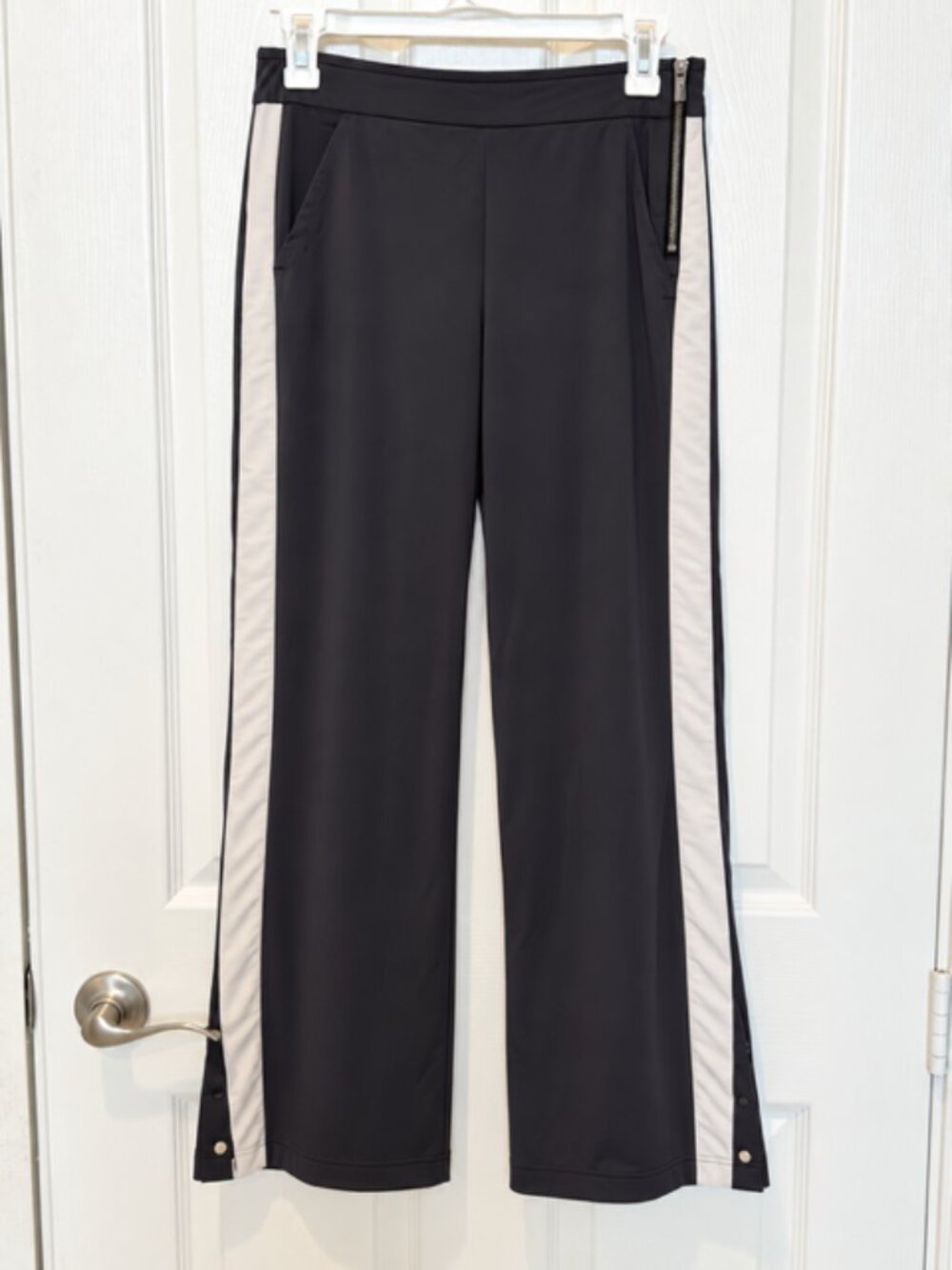 Athleta Size 4 Black White Side Stripe Track Pants Y2K Sporty Athleisure